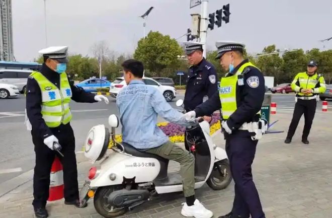 +5”新政策3类车型放心骑严查5种违规行为j9九游会俱乐部登录入口6月起电动车迎“3(图1)