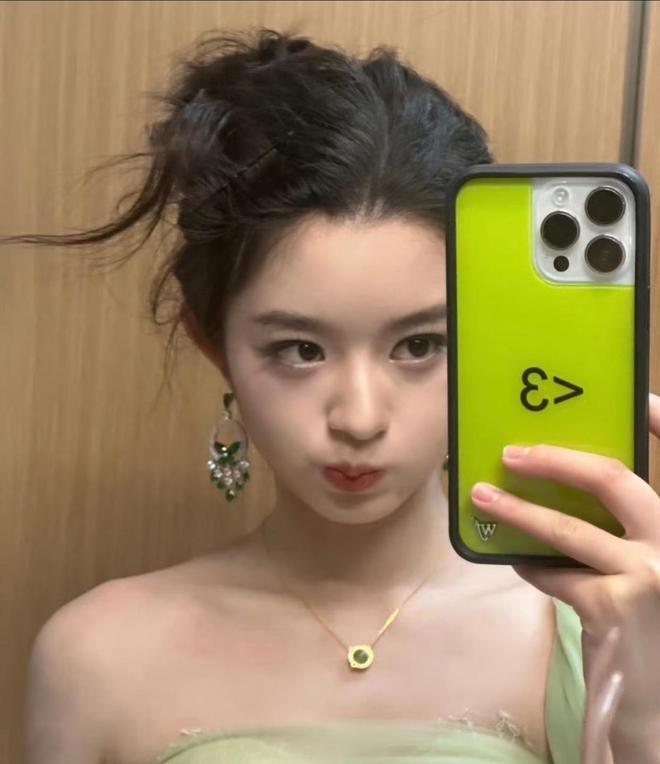 奶奶意外登上热搜一家人身份疑都不简单九游会j9登录黄杨钿甜风波持续发酵！