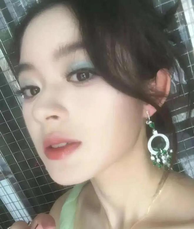 奶奶意外登上热搜一家人身份疑都不简单九游会j9登录黄杨钿甜风波持续发酵！(图7)